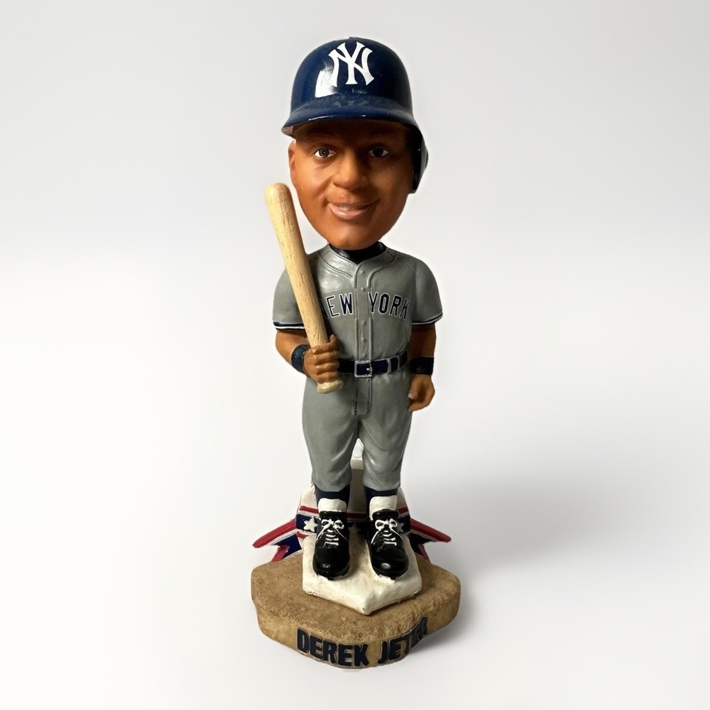 Derek Jeter MLB NY Yankees Bobblehead Forever Collectibles 2002 #1674/10000
